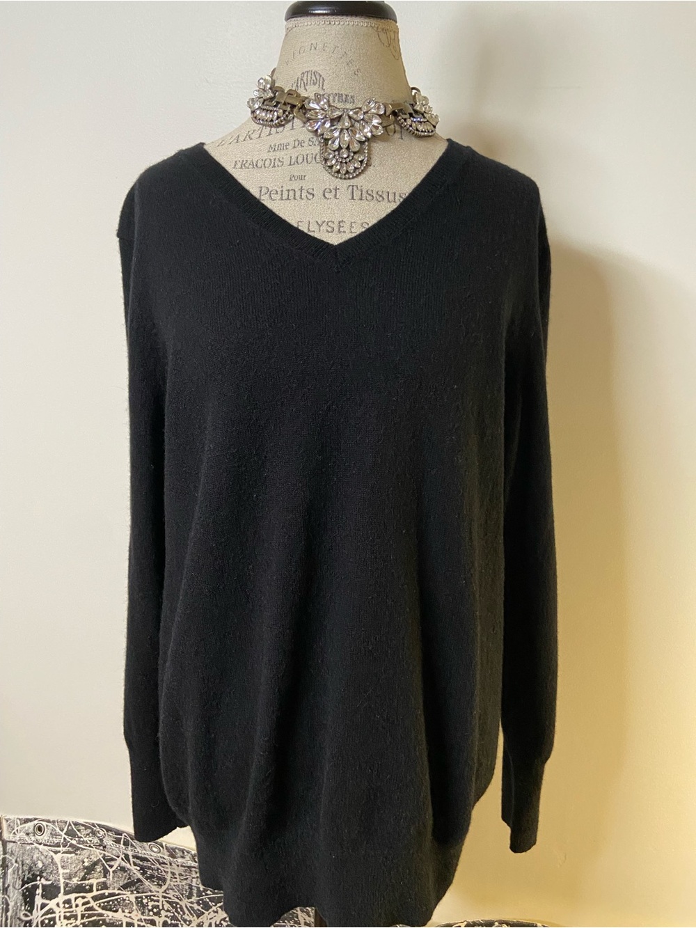 Halogen Black cashmere V-Neck Lightweight Sweater